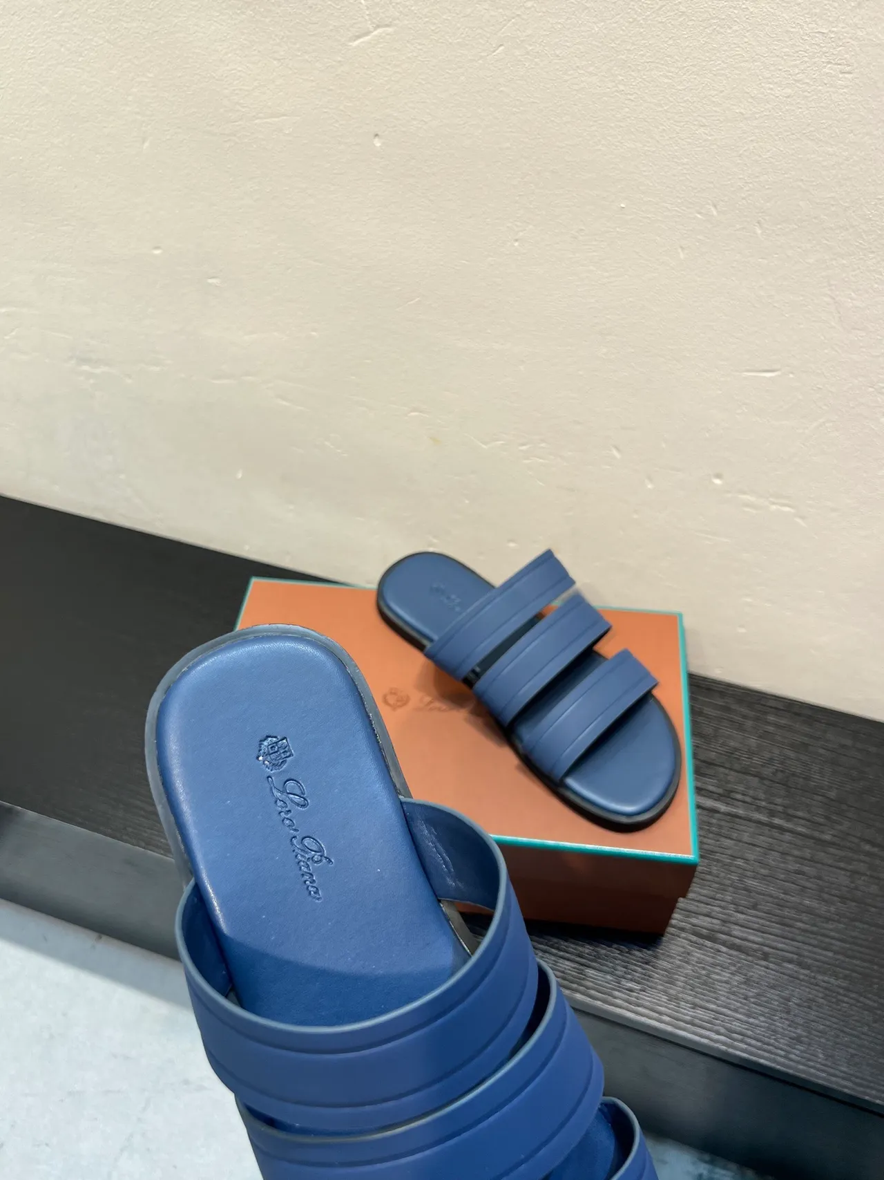 Loro Piana sandalias de tres tiras azul y negro 7