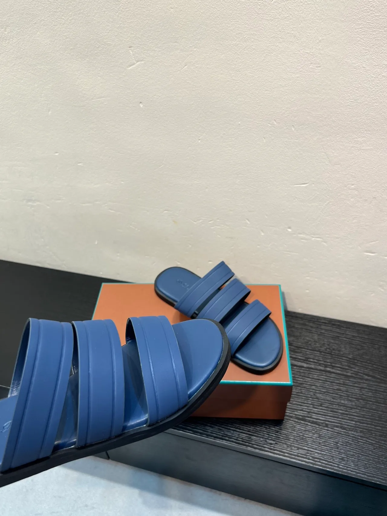Loro Piana sandalias de tres tiras azul y negro 8