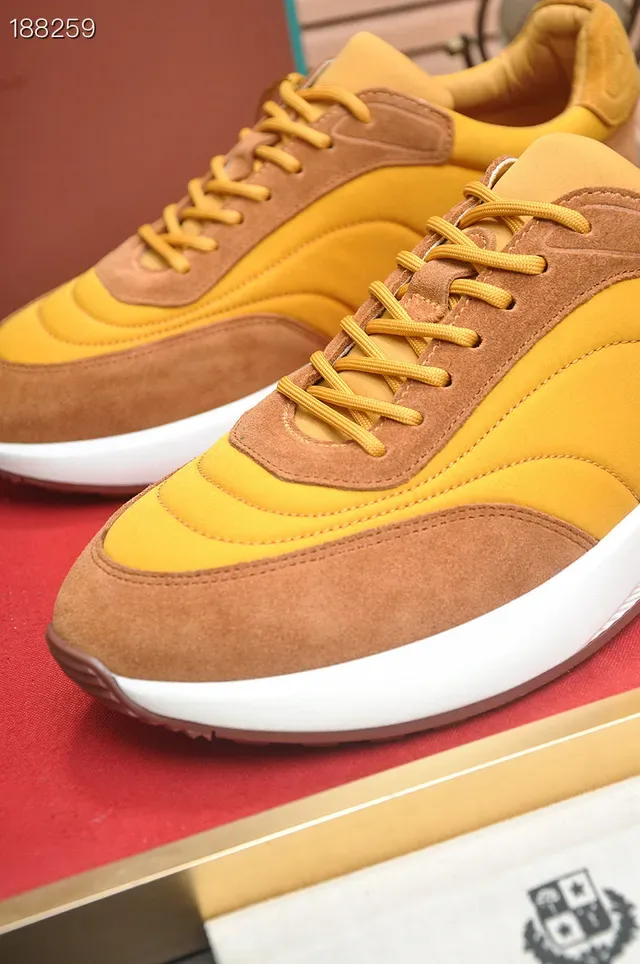 Loro Piana Chaussures Lifestyle en Daim Jaune et Marron 5