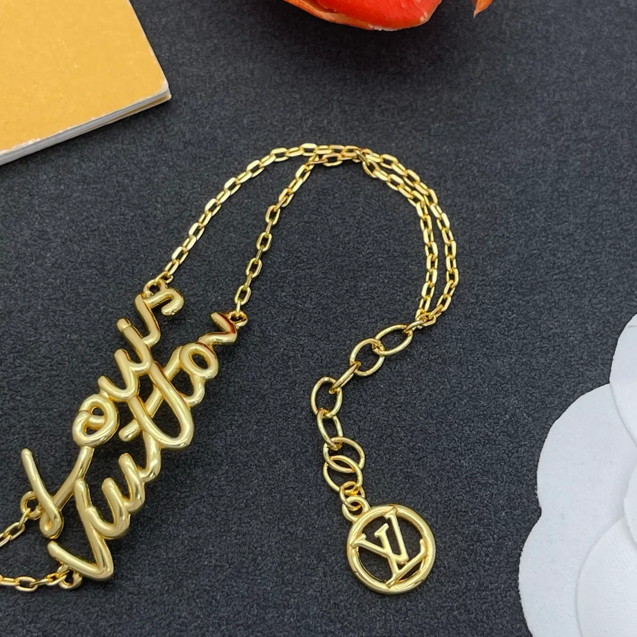 Louis Vuitton Amour Pulseira de Corrente Dourada 4