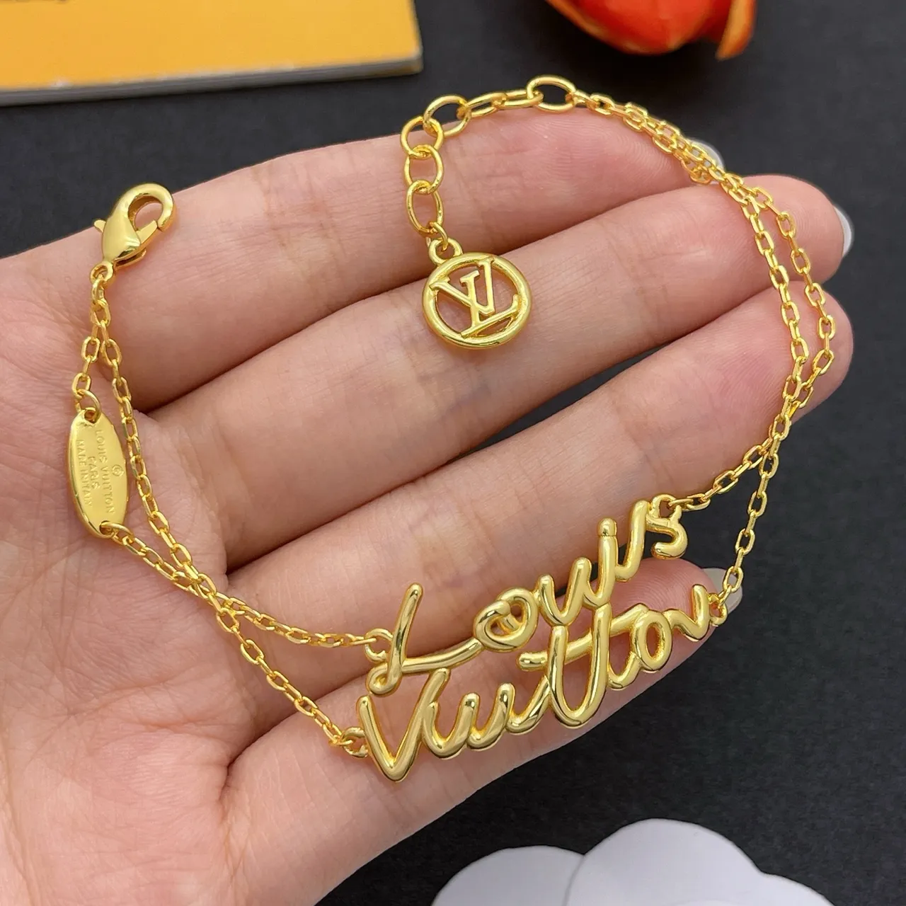 Louis Vuitton Amour Pulseira de Corrente Dourada 8