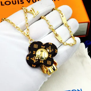 Louis Vuitton ভাল্লুক মোটিফ ত্রিপাতা পেন্ডেন্ট সোনার চেইন নেকলেস
