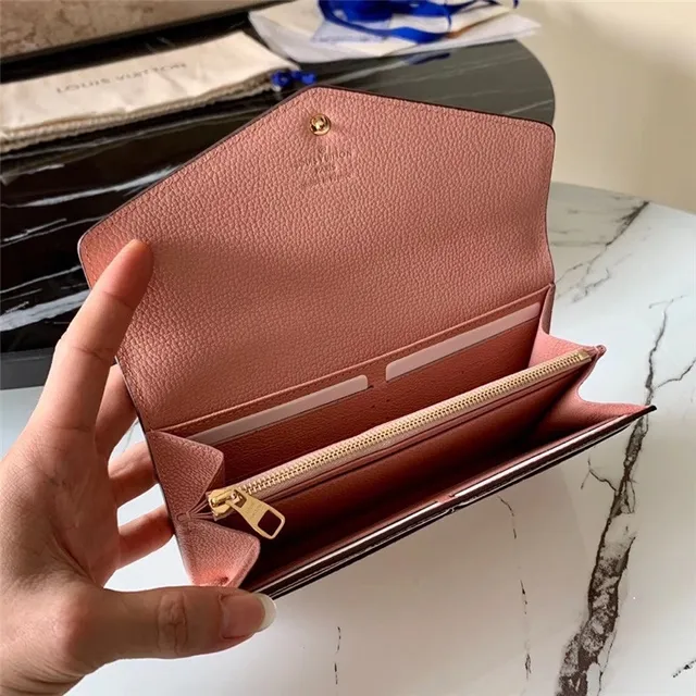 Louis Vuitton محفظة طويلة جلد أسود وذهبي نقش أحادي مونوغرام طية ظرف 23