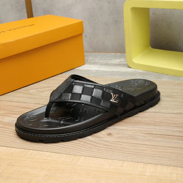Louis Vuitton 黑色金色浮雕花押字鞋底棋盘格纹带拖鞋 9