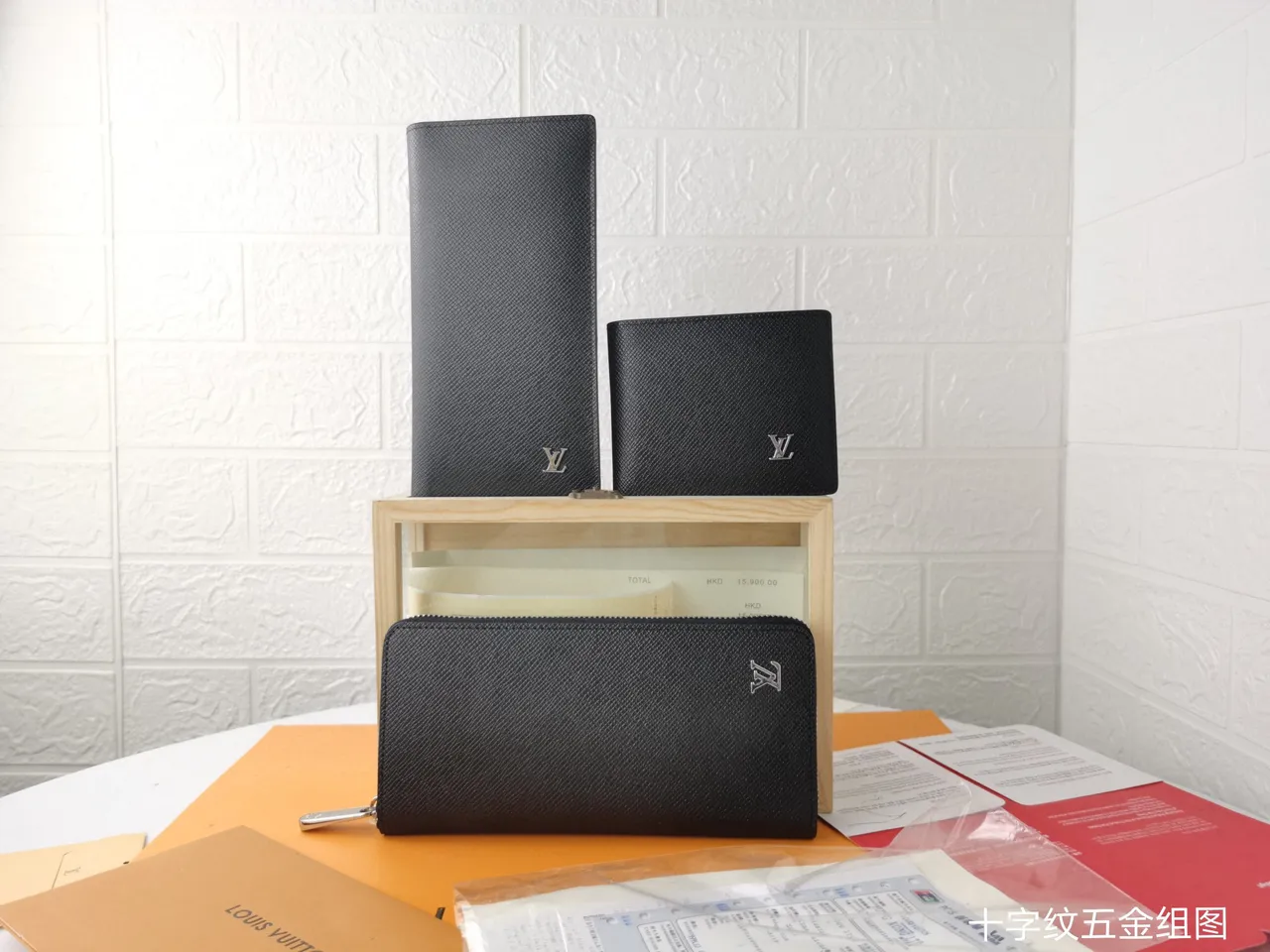 Louis Vuitton কালো সোনার খুরদুরে লেদার LV Monogram লং ওয়ালেট 2