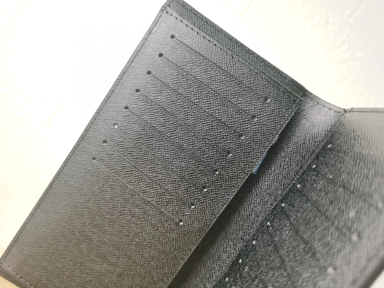 Louis Vuitton কালো সোনার খুরদুরে লেদার LV Monogram লং ওয়ালেট 4