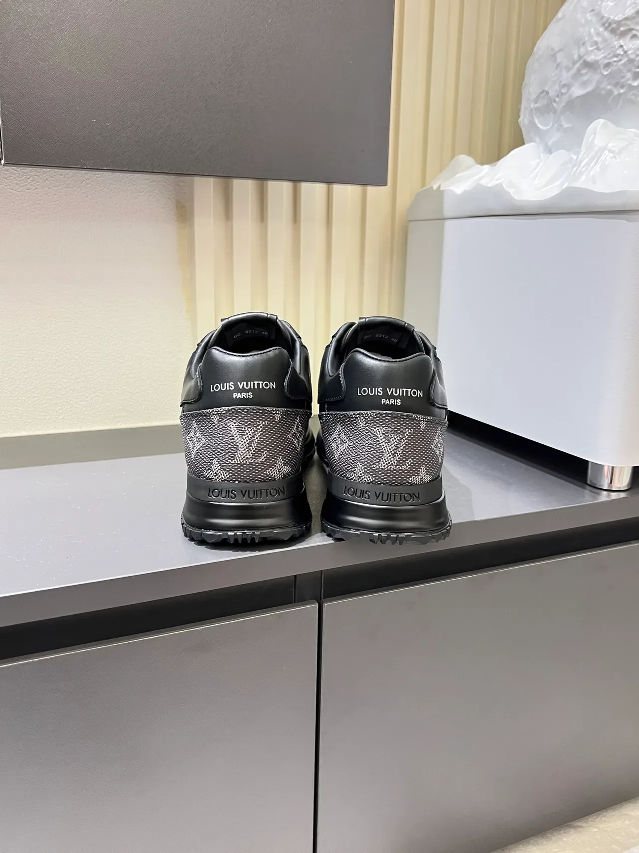 Louis Vuitton Sneakers Lifestyle Preto Cinza Monogram Canvas Painéis Couro Liso Overlays 2