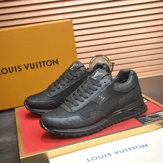 Louis Vuitton Tênis Lifestyle de Couro e Malha Preto com Silhueta Low-Top Monogram-Embossed