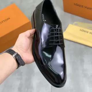 Louis Vuitton काला पेटेंट लेदर कैप टो ऑक्सफोर्ड जूते