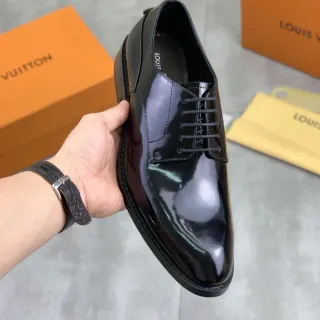 Louis Vuitton কালো পেটেন্ট লেদার ক্যাপ-টু অক্সফোর্ড জুতো