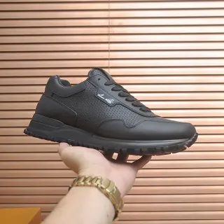 Louis Vuitton Zapatillas Lifestyle Monocromas de Cuero Perforado Negro