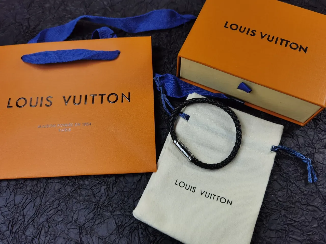 Louis Vuitton Bracelet Cuir Tressé Noir Argent Broche Métallique Cylindrique 7