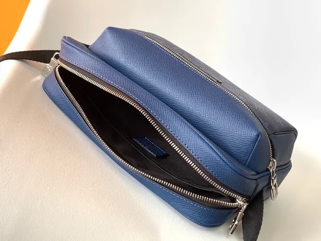 Louis Vuitton 蓝色印花结构信使包 3