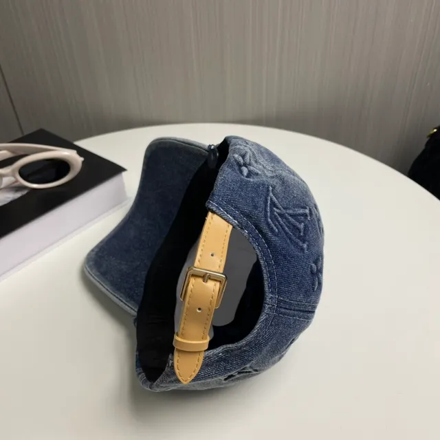 Louis Vuitton Casquette en denim bleu marine brodée monogram 4