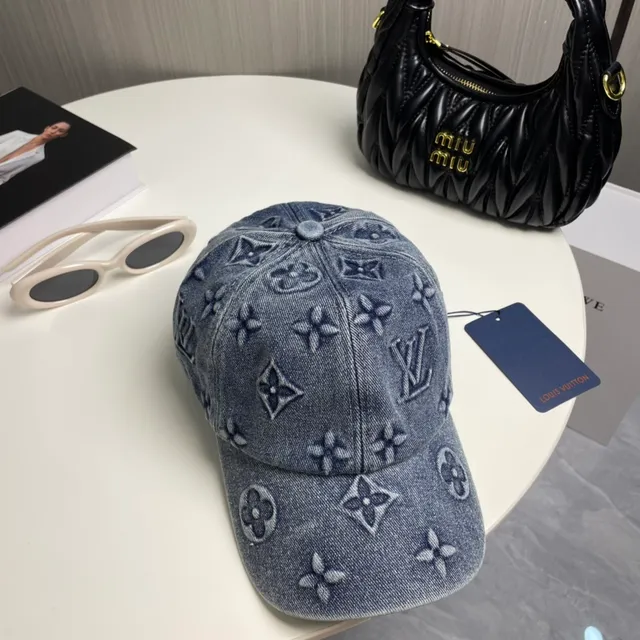 Louis Vuitton Casquette en denim bleu marine brodée monogram 6