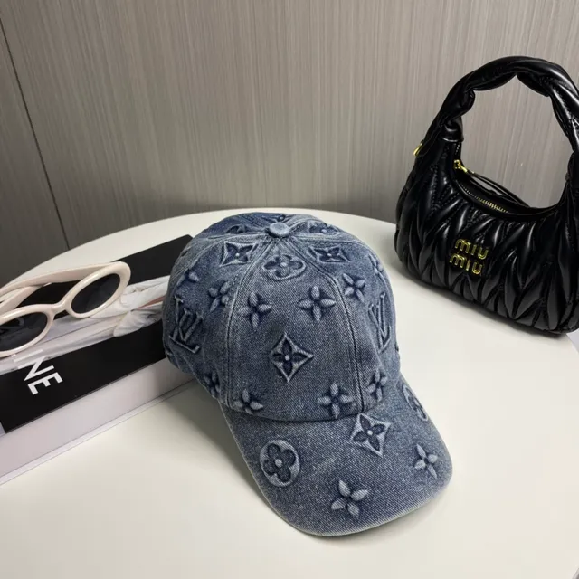Louis Vuitton Casquette en denim bleu marine brodée monogram 8