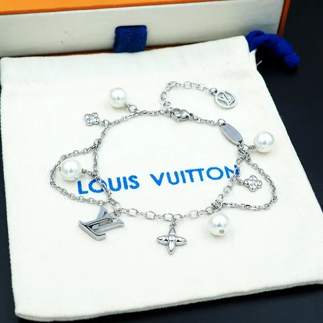 Louis Vuitton चेन ब्रेसलेट सोना सफेद मल्टी-चार्म मोती डिटेल्ड ब्रेसलेट 7
