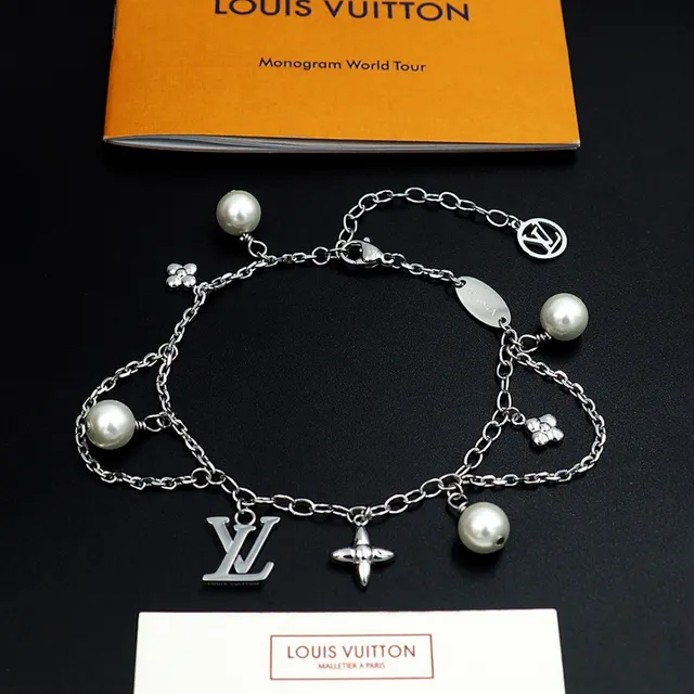Louis Vuitton चेन ब्रेसलेट सोना सफेद मल्टी-चार्म मोती डिटेल्ड ब्रेसलेट 9