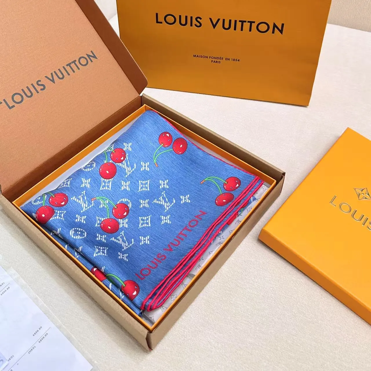 Louis Vuitton चेरी मोनोग्राम डेनिम नीला सिल्क स्कार्फ 6