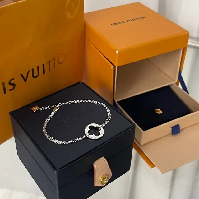 Louis Vuitton Clover Cutout Silver Chain Bracelet 4