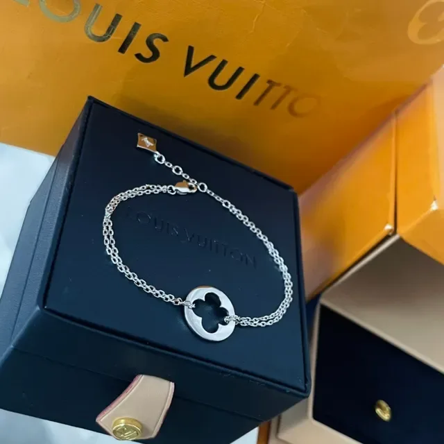 Louis Vuitton Clover Cutout Silver Chain Bracelet 5