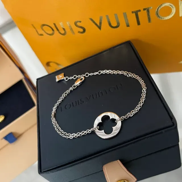 Louis Vuitton Clover Cutout Silver Chain Bracelet 8