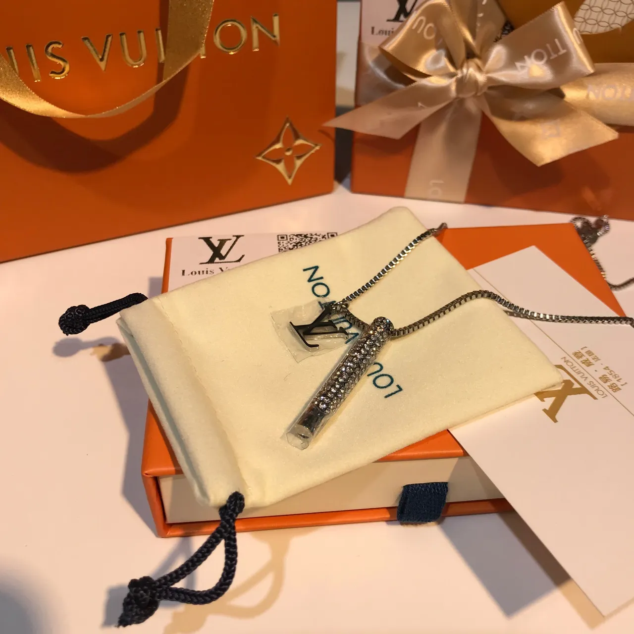 Louis Vuitton ক্রিস্টাল-এনক্রাস্টেড পেন্ড্যান্ট রূপা স্বচ্ছ সিলিন্ড্রিক্যাল হার 3