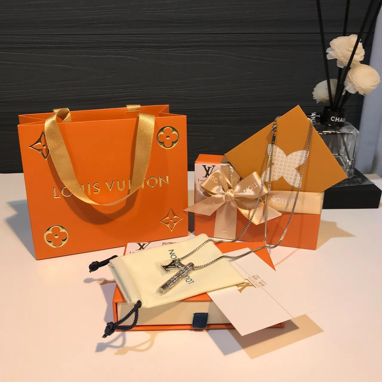 Louis Vuitton ক্রিস্টাল-এনক্রাস্টেড পেন্ড্যান্ট রূপা স্বচ্ছ সিলিন্ড্রিক্যাল হার 4
