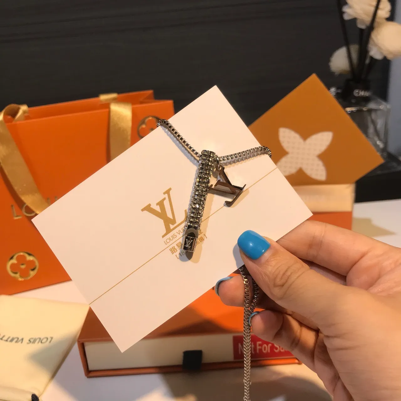 Louis Vuitton ক্রিস্টাল-এনক্রাস্টেড পেন্ড্যান্ট রূপা স্বচ্ছ সিলিন্ড্রিক্যাল হার 5