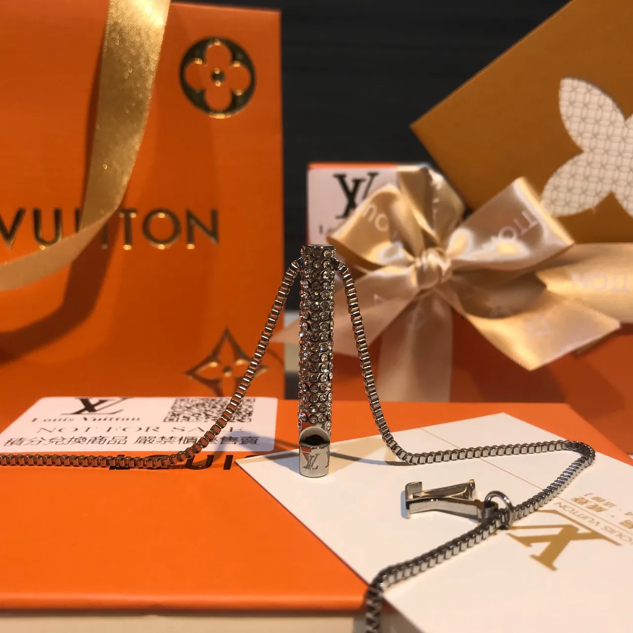 Louis Vuitton ক্রিস্টাল-এনক্রাস্টেড পেন্ড্যান্ট রূপা স্বচ্ছ সিলিন্ড্রিক্যাল হার 6