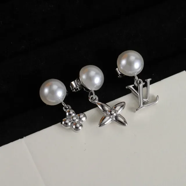 Louis Vuitton Flower Pearl Drop Earrings 5