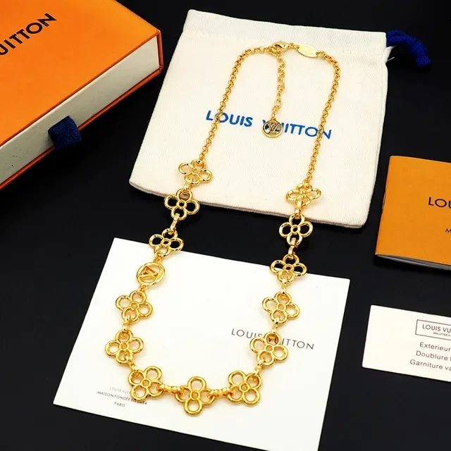 Collier Louis Vuitton maillons quatrefoil floral dorés médaillons LV Monogram entrelacés 10