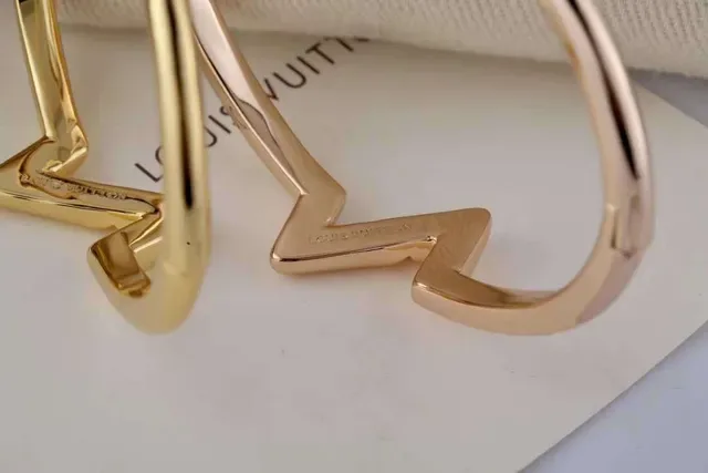 Louis Vuitton Bracelet Rigide en Or Poli 5