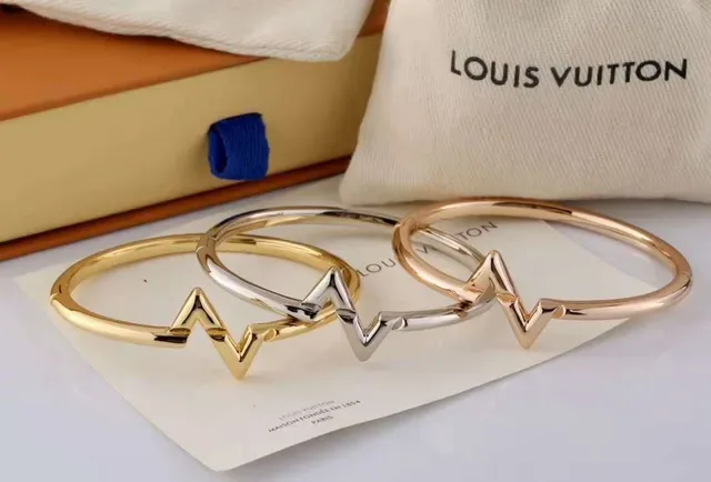 Louis Vuitton Bracelet Rigide en Or Poli 9