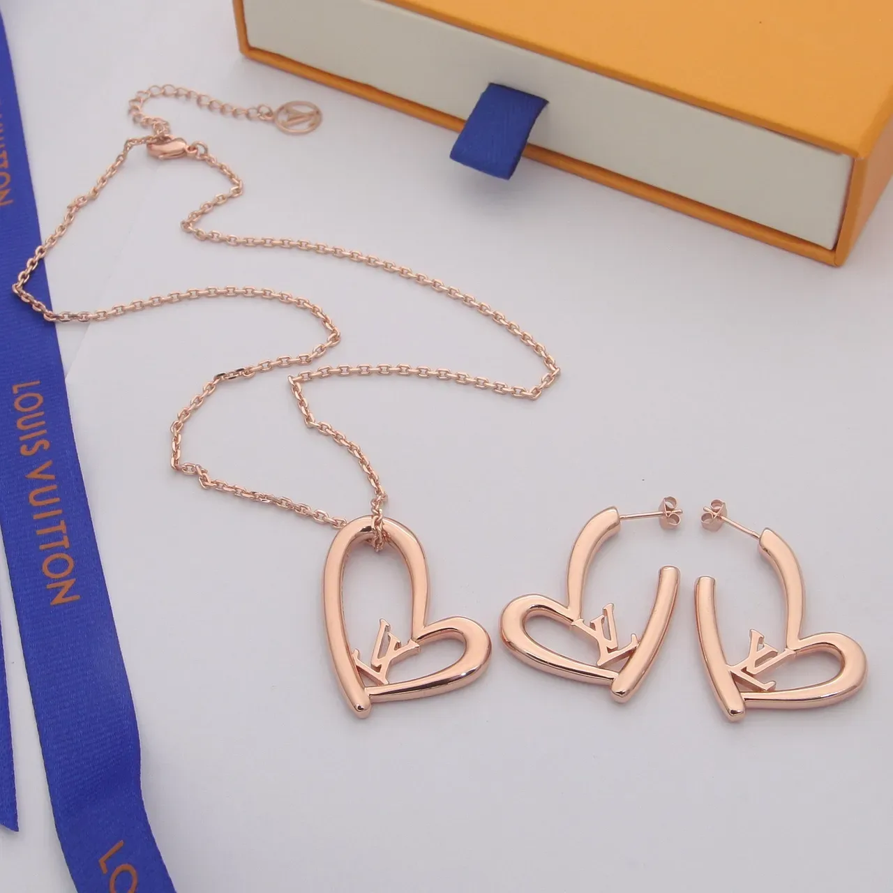 Collier Cœur Louis Vuitton Doré Ouvert 2