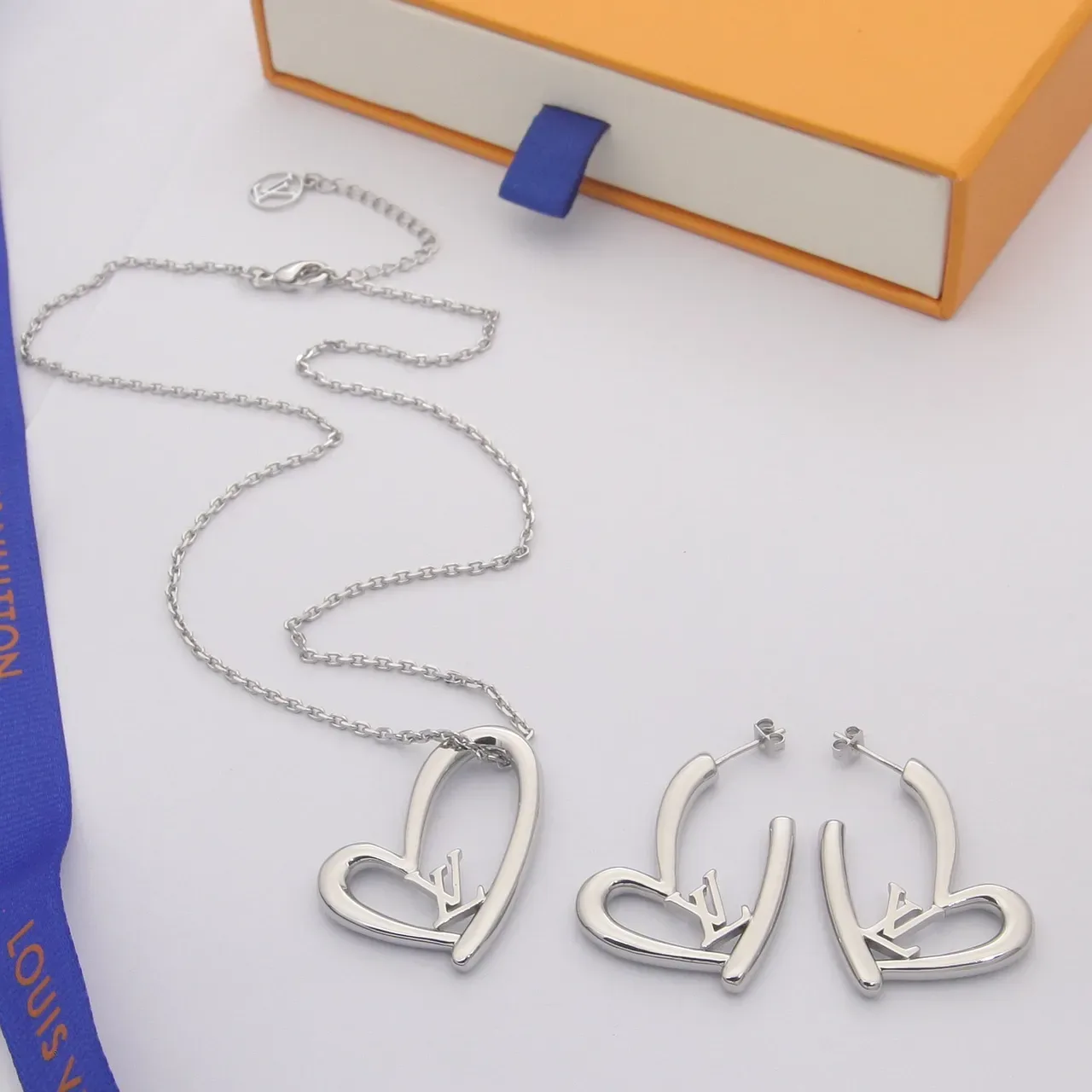 Collier Cœur Louis Vuitton Doré Ouvert 3