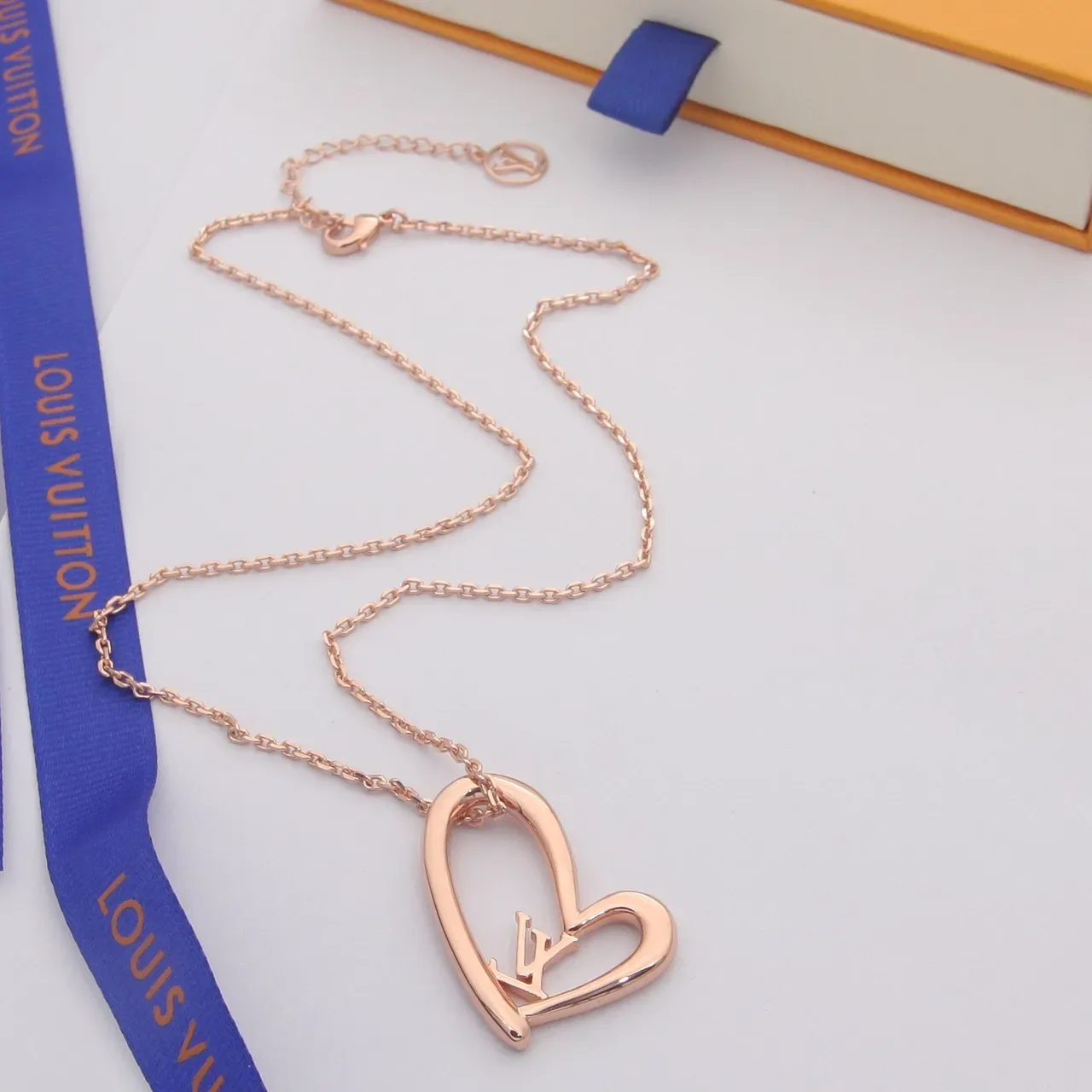 Collier Cœur Louis Vuitton Doré Ouvert 5