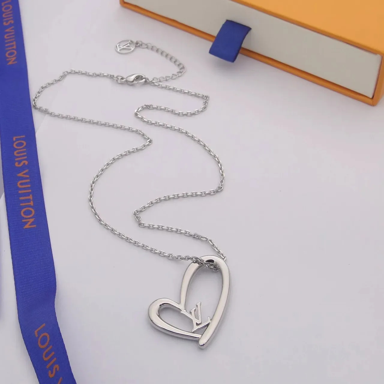 Collier Cœur Louis Vuitton Doré Ouvert 7