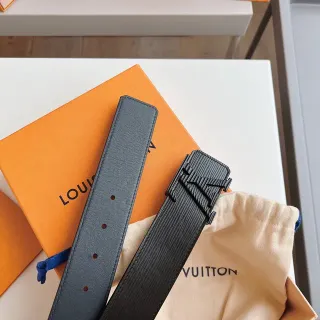 Louis Vuitton Initiales काला Epi चमड़े की पट्टा