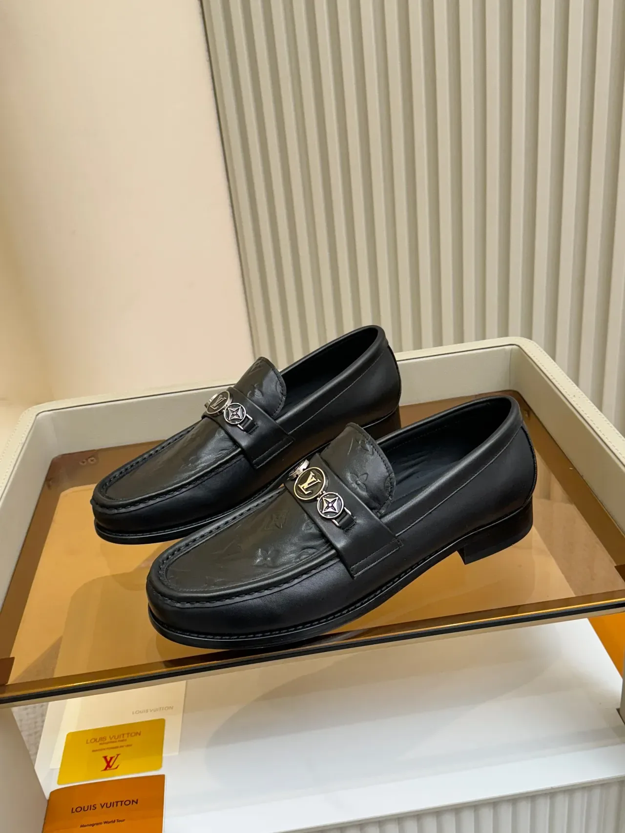 Louis Vuitton Mocassins Pretos Couro Monograma Slip-On 4
