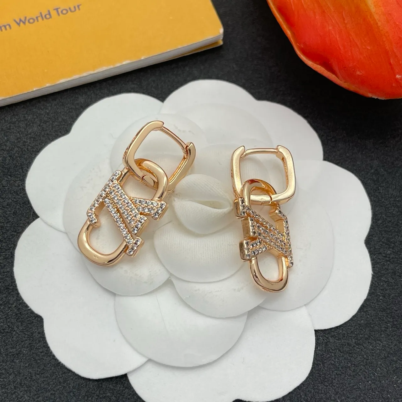 Brincos Louis Vuitton Lockit dourado transparente com bisagra aro pavé incrustado de cristais 5