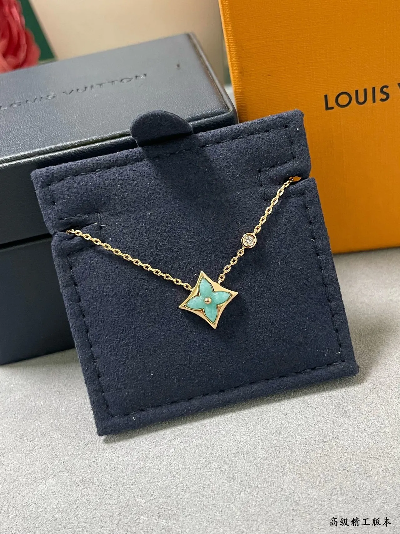 Louis Vuitton LV Colliers pendentifs en fleur d'émail turquoise en forme de quatre feuilles 2
