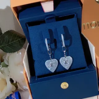 Louis Vuitton LV قلب Pavé بلورات قلب أقراط