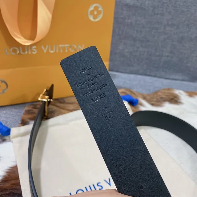 Louis Vuitton LV Initiales কালো পেবল্ড লেদার বেল্ট 2