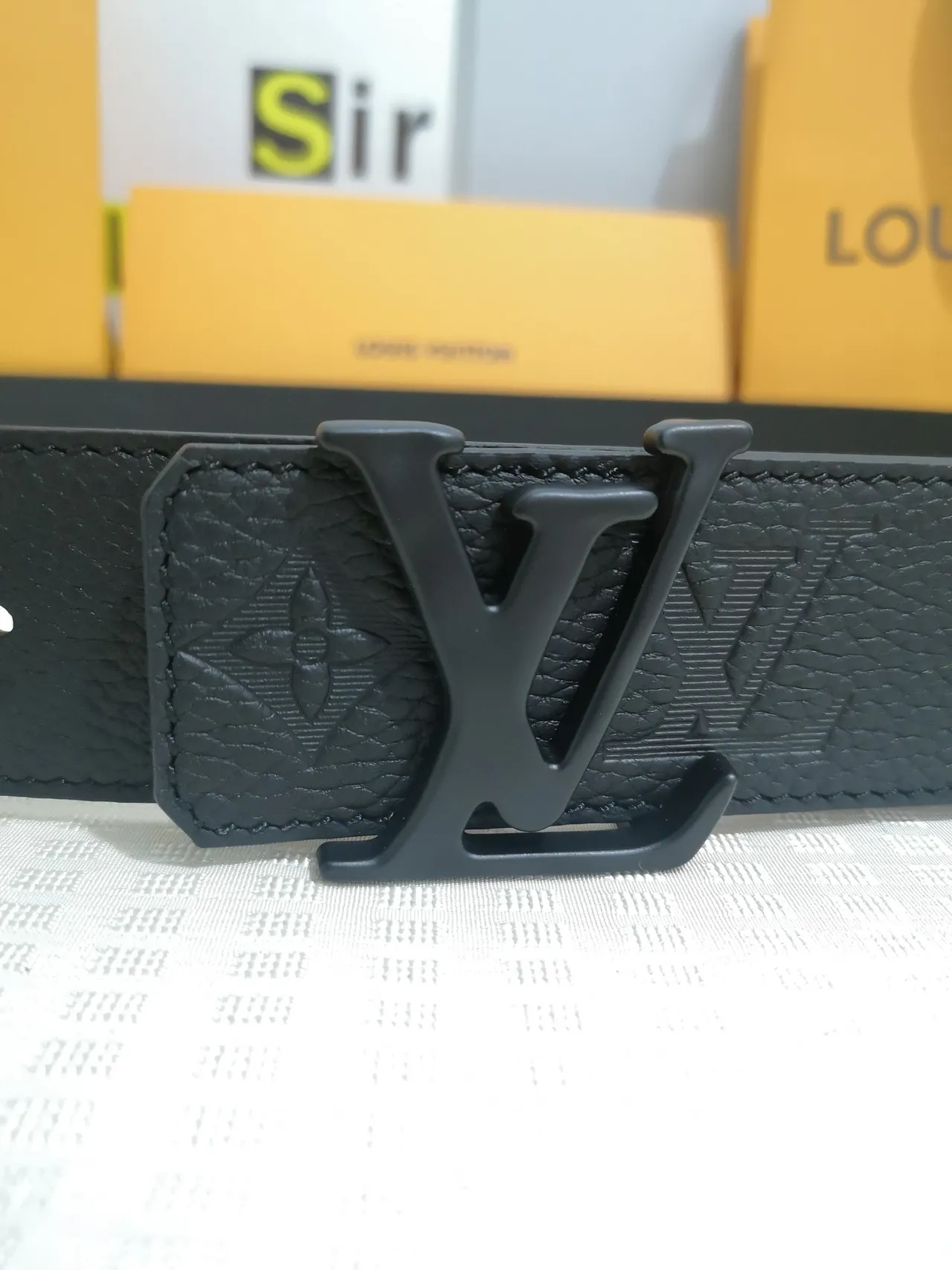Louis Vuitton LV Initiales Cinturón de cuero negro granulado 3