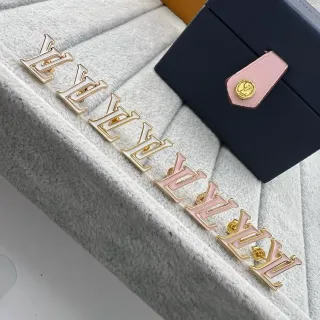 Louis Vuitton LV Initiales أقراط إسمايل ستاد