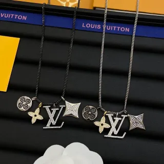 Louis Vuitton LV Initiales मल्टी-चार्म क्रिस्टल पेंडेंट नेकलेस