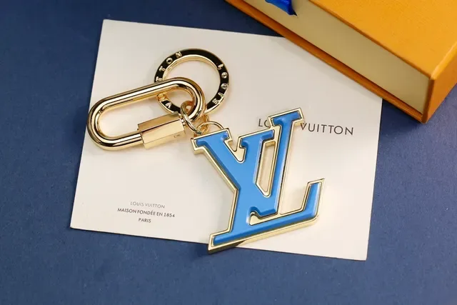 Louis Vuitton LV Logo أزرق ذهبي مينا مطبوع معدني كليب كارابينير سوار 7