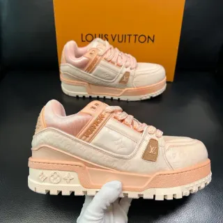 Louis Vuitton LV Trainer Beige Pink Monograma Embossado Cuero Suela Chunky Layered Lifestyle Sneakers