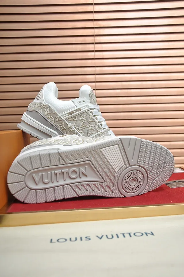 Louis Vuitton LV Trainer Bege Branco Monogram Jacquard Upper Chunky Sculpted Sole Tênis Lifestyle 3